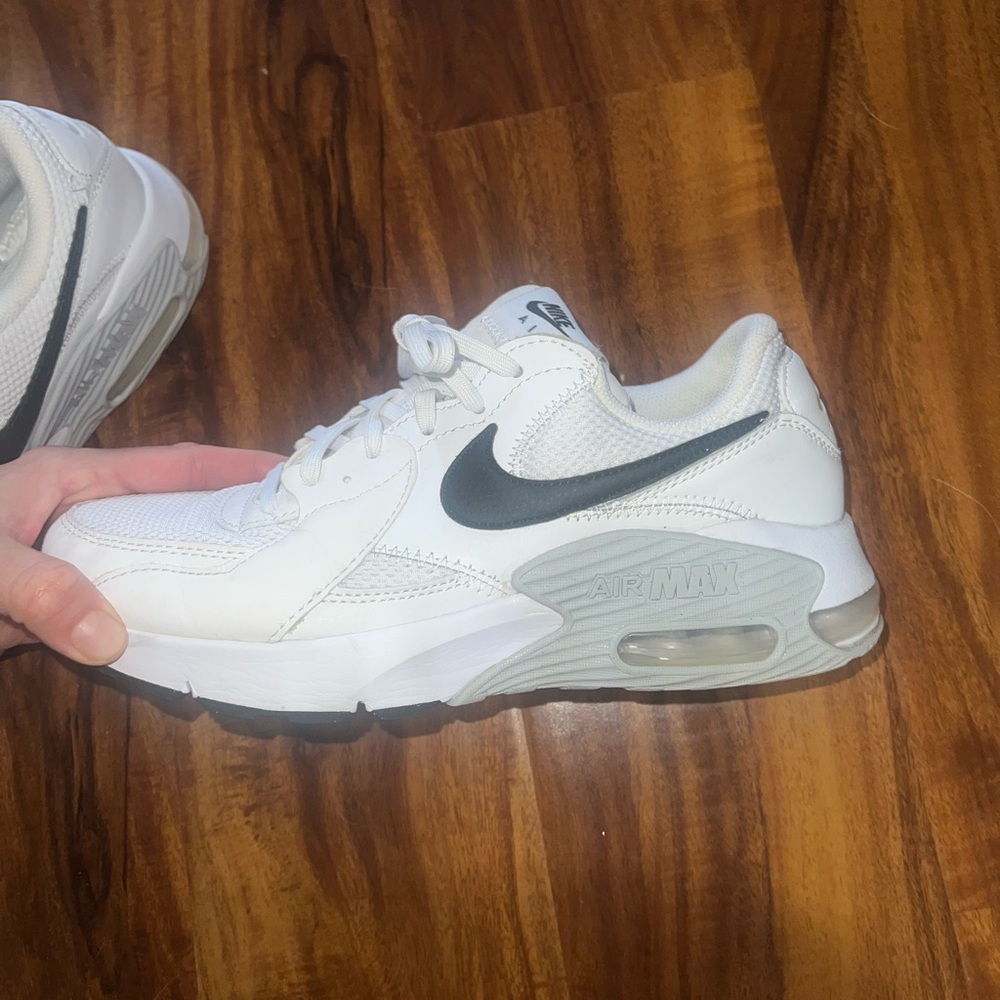 Nike air max black and white